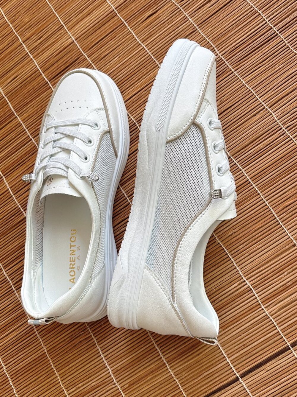 White Lightweight Breathable Casual Sneakers us 7
